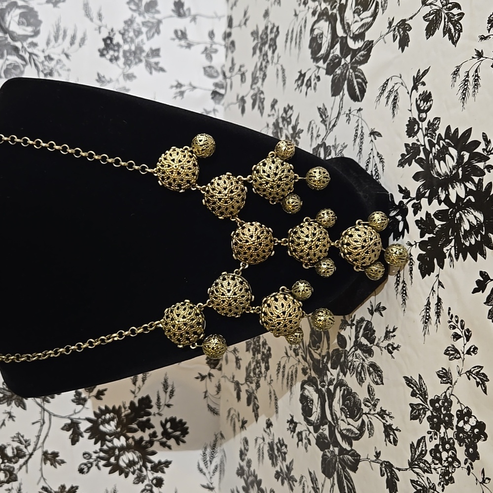 Filigree gold tone necklace  jy30